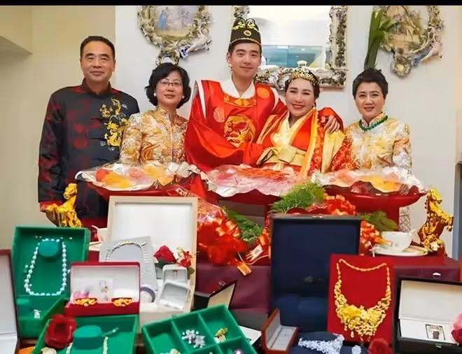 500萬聘禮娶了大8歲的賭王千金,哈佛學霸辛奇隆後悔了?