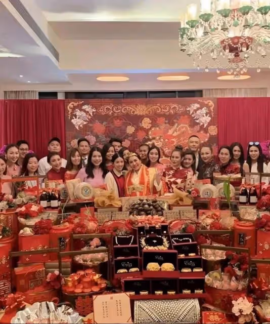 500萬聘禮娶了大8歲的賭王千金,哈佛學霸辛奇隆後悔了?