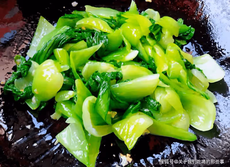 炒青菜時,切記不要直接下鍋炒!牢記3點,青菜翠綠不發黑,好吃