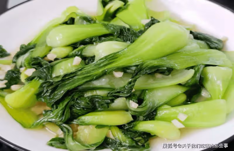 炒青菜時,切記不要直接下鍋炒!牢記3點,青菜翠綠不發黑,好吃