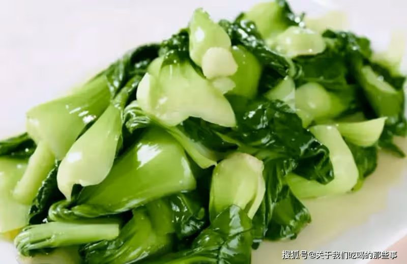 炒青菜時,切記不要直接下鍋炒!牢記3點,青菜翠綠不發黑,好吃