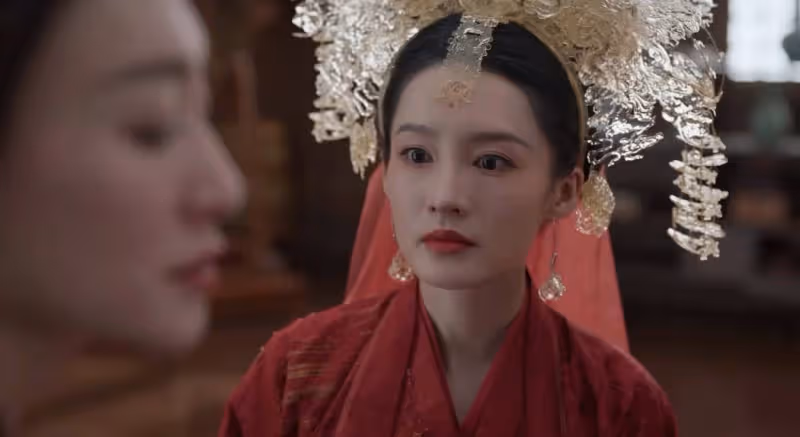 明明跟李沁相差15歲，同框演母女卻像姐妹，真是歲月不敗美人