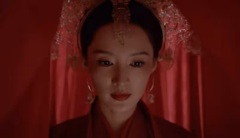 「瘋批美人」別亂演，48歲李小冉一出場，我才明白什麼叫媚骨天成