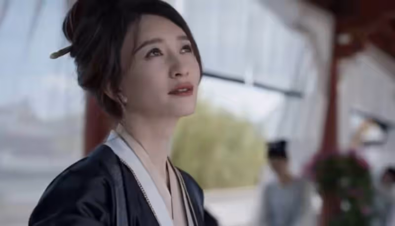 「瘋批美人」別亂演，48歲李小冉一出場，我才明白什麼叫媚骨天成