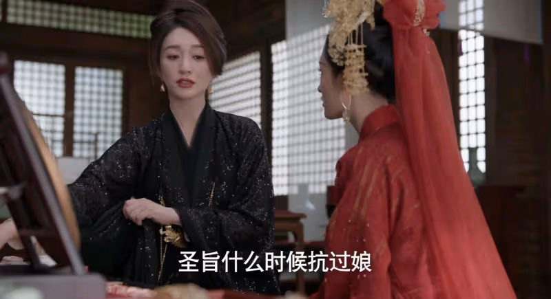 「瘋批美人」別亂演，48歲李小冉一出場，我才明白什麼叫媚骨天成