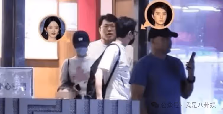 趙麗穎馮紹峰一家三口穿親子裝外出,真復合還是為顧及孩子感受?