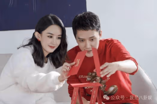 趙麗穎馮紹峰一家三口穿親子裝外出,真復合還是為顧及孩子感受?