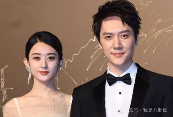 趙麗穎馮紹峰一家三口穿親子裝外出,真復合還是為顧及孩子感受?