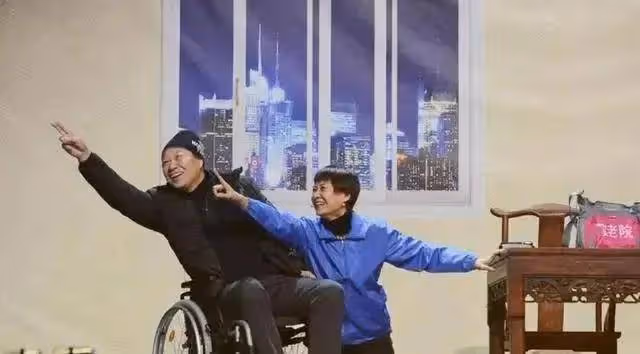 他從春晚爆紅到銷聲匿跡，靠著小品出名，和趙本山蔡明齊名，為何突然消失了?