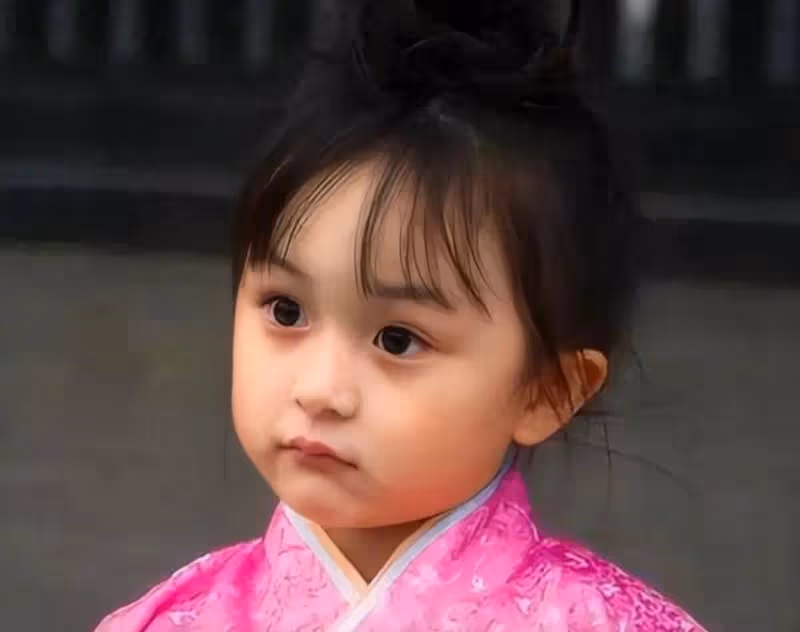 被「禁止整容」小羋月，2歲出道年入百萬，在人氣高漲時退圈，如今她怎樣了？