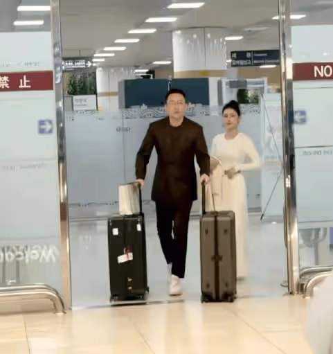 汪小菲開心領證結婚,馬筱梅卻被輿論看衰:到底是誰在拖累誰?