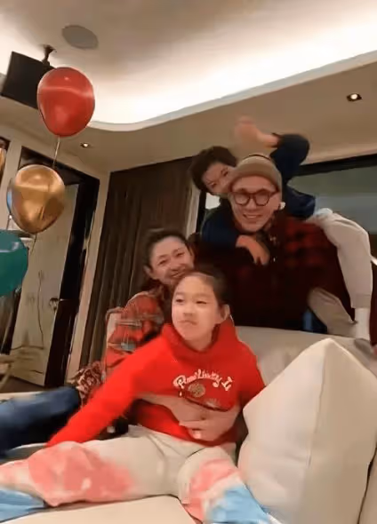 心疼!汪小菲婚訊傳來,玥兒心事重重,小菲如何化解應對?