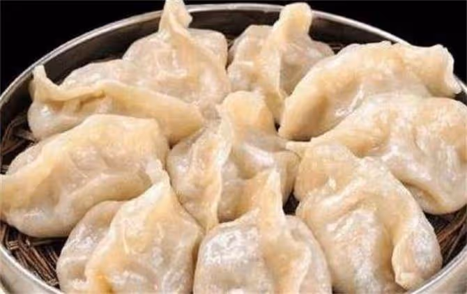蒸餃子用熱水還是冷水?教你正確做法,皮軟餡香涼不硬