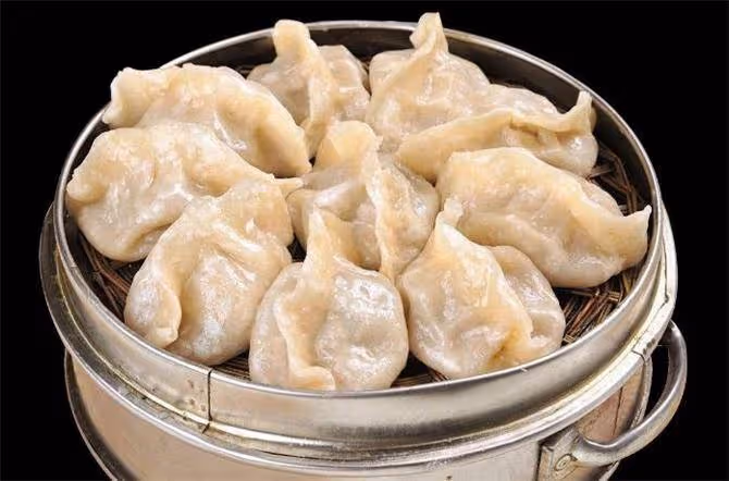 蒸餃子用熱水還是冷水?教你正確做法,皮軟餡香涼不硬