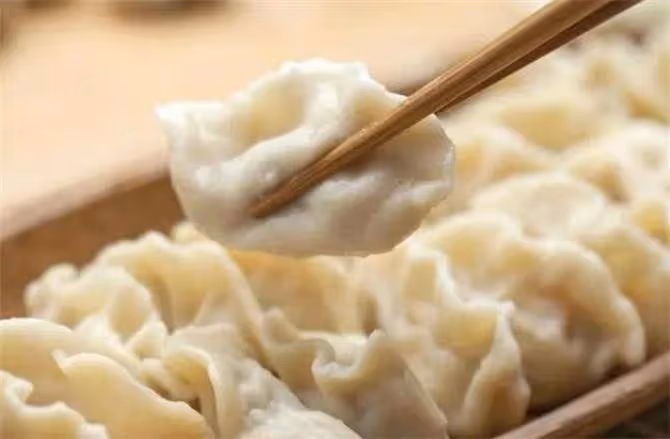 蒸餃子用熱水還是冷水?教你正確做法,皮軟餡香涼不硬