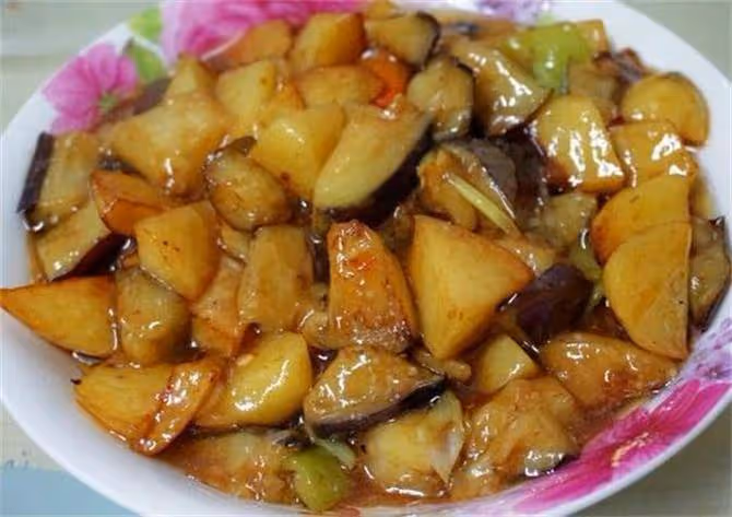 專治沒胃口的土豆燒茄子,軟糯鮮香,拌米飯吃真過癮