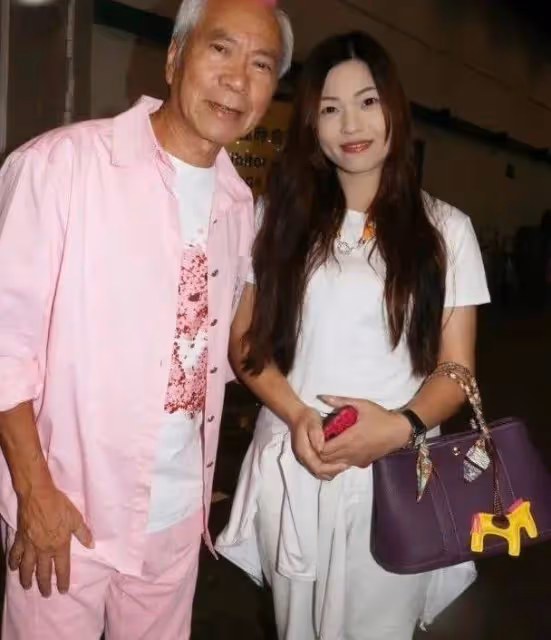 真愛!TVB老戲骨小36歲未婚妻再次受審,本人曾回應接受她過去的一切