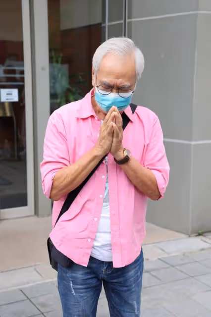 真愛!TVB老戲骨小36歲未婚妻再次受審,本人曾回應接受她過去的一切