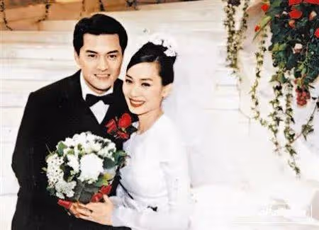 向太手術後新店開業,眾星雲集多位女神到場,離婚夫婦罕見同場