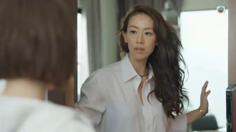 TVB前知名女星新劇角色引爭議,被指上位靠父親,劇中關係太混亂導致崩潰