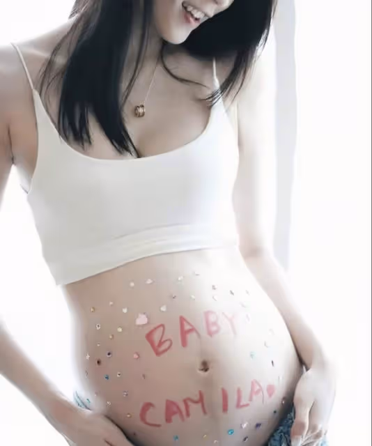恭喜!香港知名女星連詩雅懷孕八個月,曬孕肚照公布胎兒性別