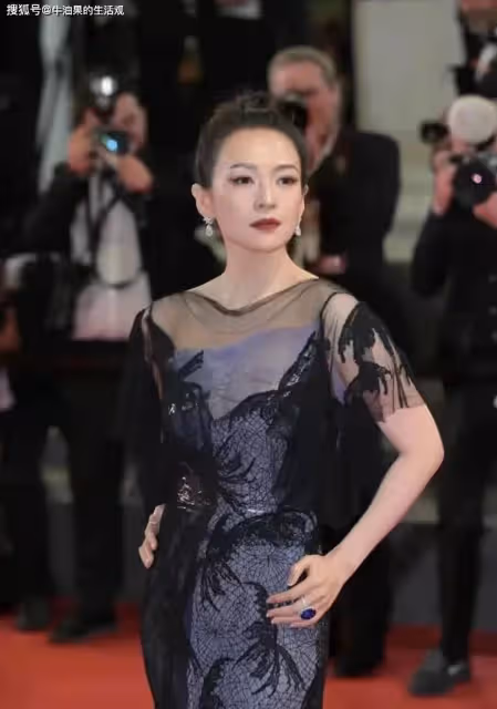 章子怡怒懟陳可辛,翻白眼硬凹大女主人設,坎城紅毯用力過猛