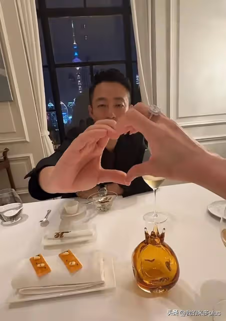 汪小菲婚後首個二人世界,帶老婆在外灘吃西餐,馬筱梅正宮范十足