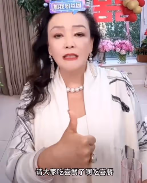 張蘭誇讚兒媳婦:像親媽對親閨女一樣滿意,給小梅準備了大紅包