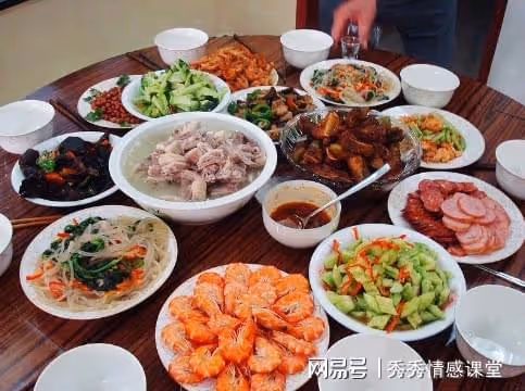 母親喊我五一回家過節,餐桌上提出三個要求,嚇得我連夜開車回家