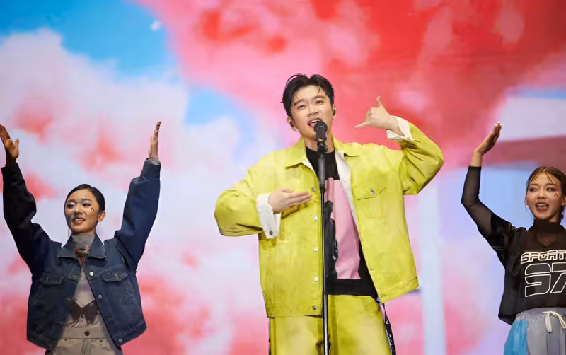 《倚天》劇組時隔22年重聚:蘇有朋高圓圓顏值回春,卻意外被「小昭」驚艷了