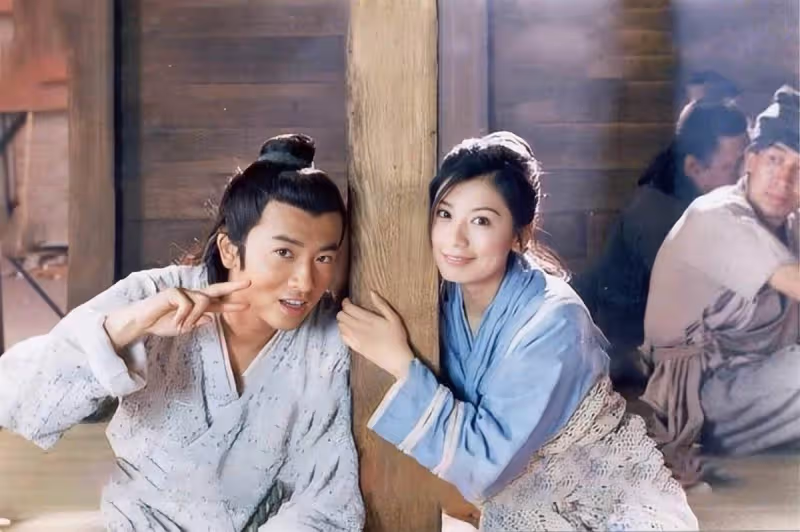《倚天》劇組時隔22年重聚:蘇有朋高圓圓顏值回春,卻意外被「小昭」驚艷了