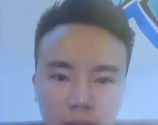 2019年男子偷偷整容成帥哥,四年不管妻兒,直言:她已經配不上我