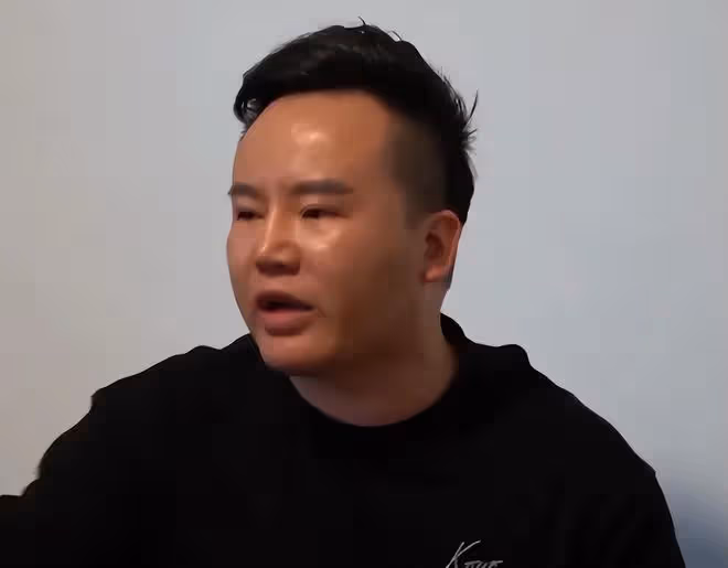 2019年男子偷偷整容成帥哥,四年不管妻兒,直言:她已經配不上我