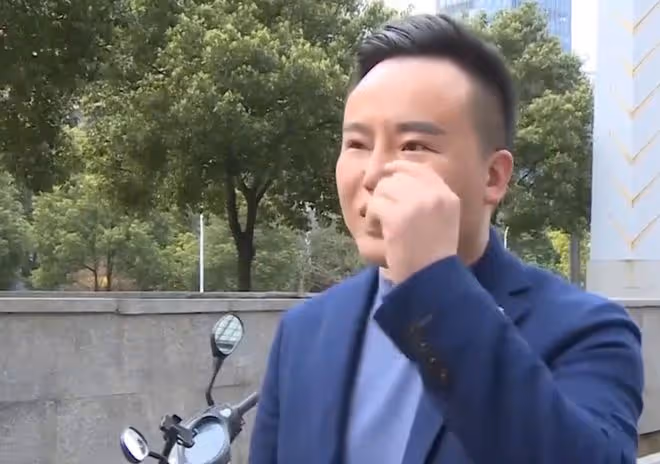 2019年男子偷偷整容成帥哥,四年不管妻兒,直言:她已經配不上我