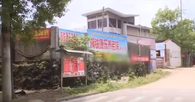 78歲健康老人被子女送養老院,20萬存款被拿走,兒女:逼不得已