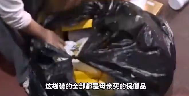 78歲健康老人被子女送養老院,20萬存款被拿走,兒女:逼不得已