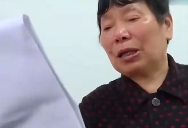 78歲健康老人被子女送養老院,20萬存款被拿走,兒女:逼不得已