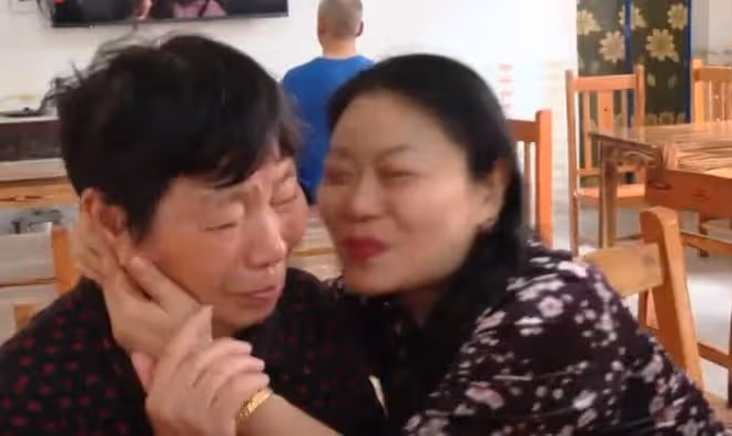 78歲健康老人被子女送養老院,20萬存款被拿走,兒女:逼不得已