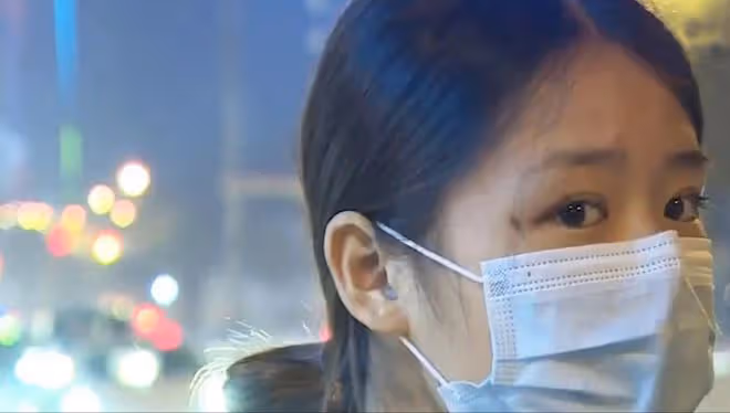 回顧24歲女主播愛上45歲「榜一大哥」:她的愛情,給女生上了一課