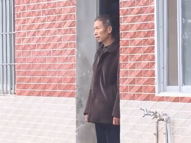 2021年湖南老漢偶遇工友老婆,抬頭一看,竟是自己失蹤14年的妻子