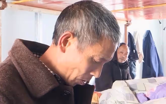 2021年湖南老漢偶遇工友老婆,抬頭一看,竟是自己失蹤14年的妻子