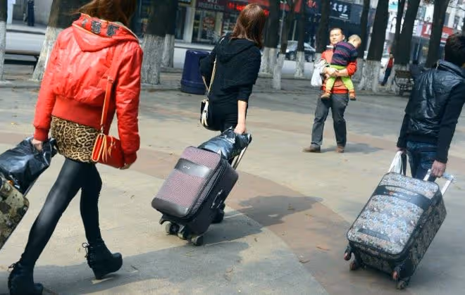 2021年湖南老漢偶遇工友老婆,抬頭一看,竟是自己失蹤14年的妻子