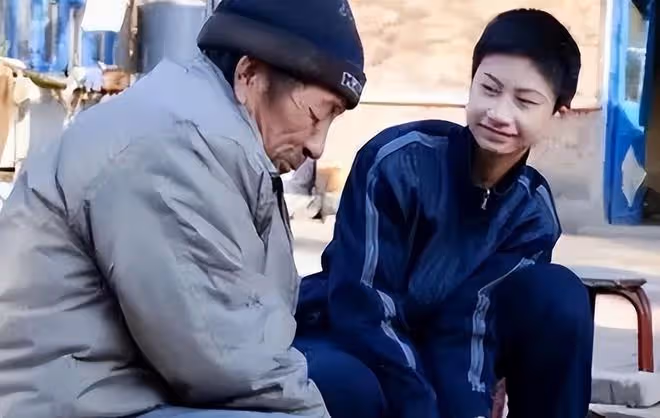 回顧母親癱瘓,父親瘋了,那個744分的高考狀元,多年後成了這樣