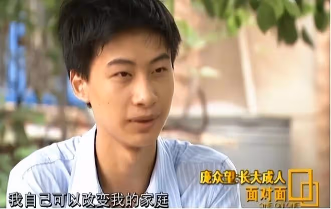 回顧母親癱瘓,父親瘋了,那個744分的高考狀元,多年後成了這樣