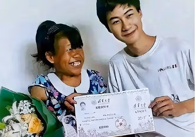 回顧母親癱瘓,父親瘋了,那個744分的高考狀元,多年後成了這樣