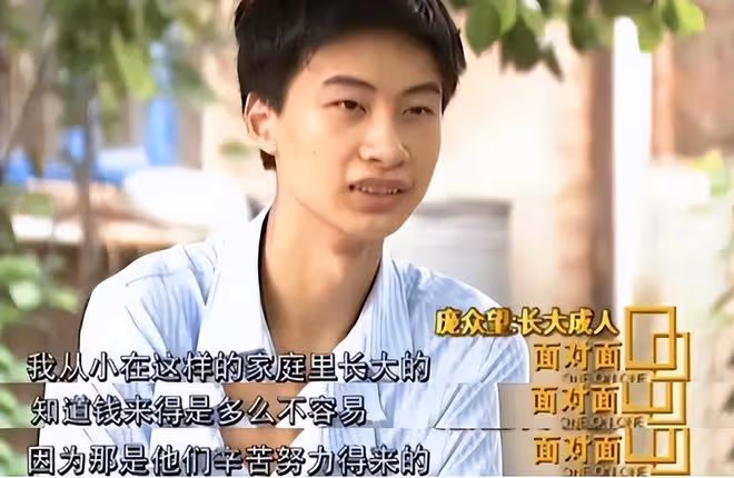 回顧母親癱瘓,父親瘋了,那個744分的高考狀元,多年後成了這樣
