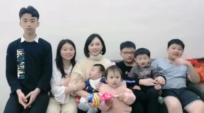 回顧廣東媽媽:交百萬社會撫養費,生了7個孩子,還能開創新事業
