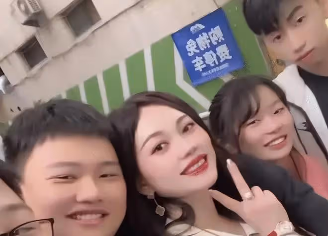 回顧廣東媽媽：交百萬社會撫養費，生了7個孩子，還能開創新事業
