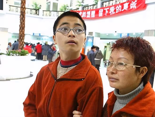 回顧:那個抓著飛機起落架從昆明到重慶的14歲男孩,現在怎樣了