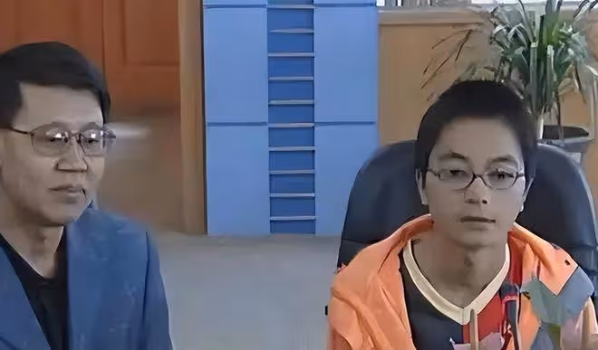回顧:那個抓著飛機起落架從昆明到重慶的14歲男孩,現在怎樣了